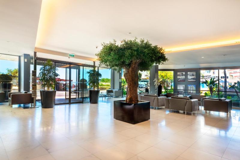 RR Hotel da Rocha - image 20