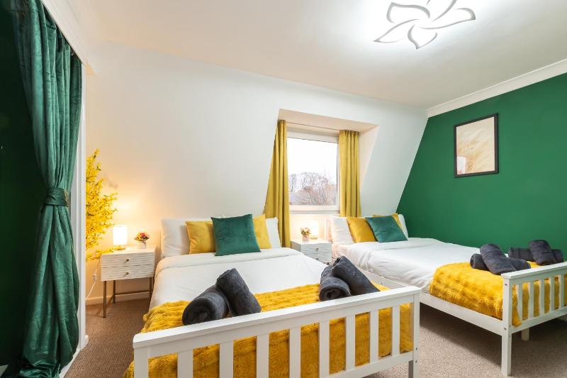 Open Mind Property- Hot tub Sauna & Free Parking - image 13