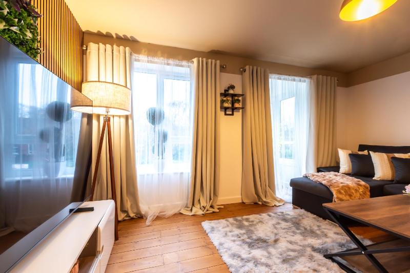 Open Mind Property- Hot tub Sauna & Free Parking - image 12
