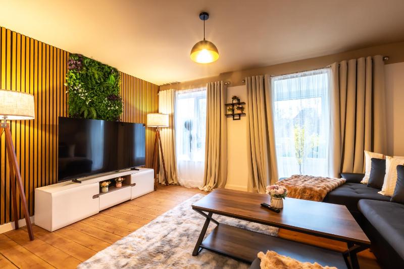 Open Mind Property- Hot tub Sauna & Free Parking - image 10