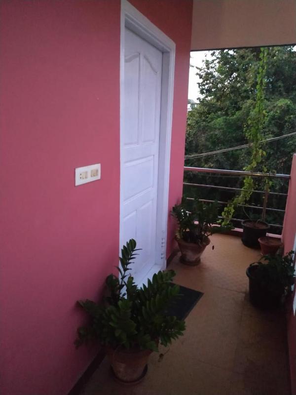 LA MAISON RENALD 4 BHK suits 13 members very near to white town rock beach railway station - image 50