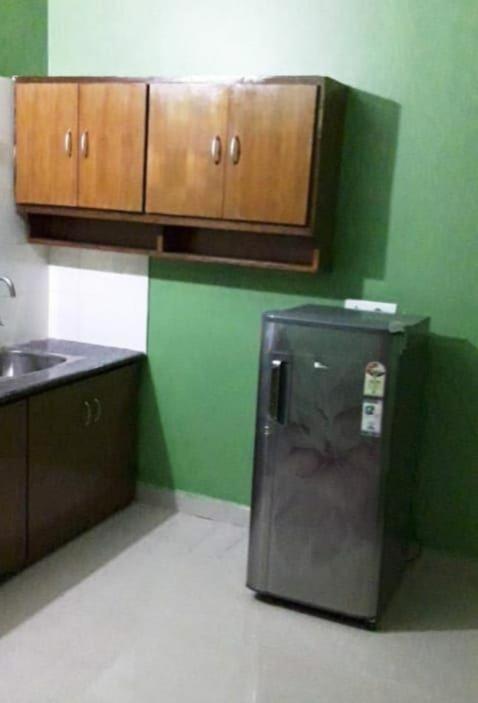 LA MAISON RENALD 4 BHK suits 13 members very near to white town rock beach railway station - image 10