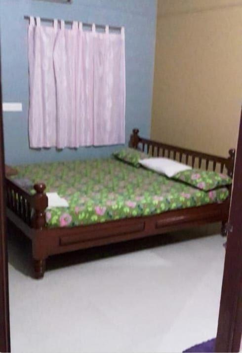 LA MAISON RENALD 4 BHK suits 13 members very near to white town rock beach railway station - image 48