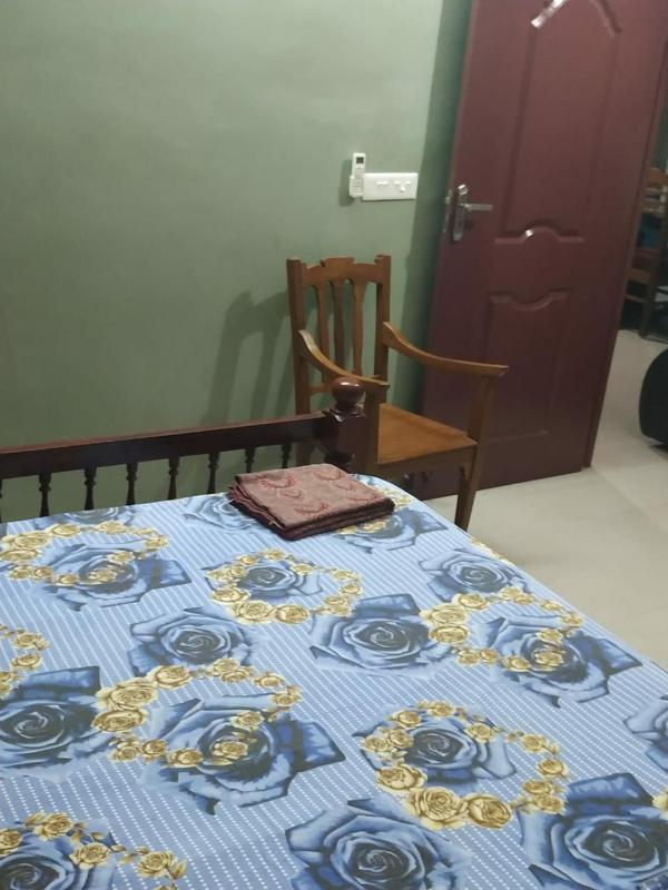 LA MAISON RENALD 4 BHK suits 13 members very near to white town rock beach railway station - image 21