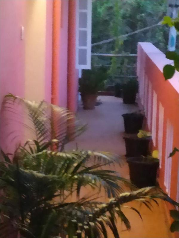 LA MAISON RENALD 4 BHK suits 13 members very near to white town rock beach railway station - image 42