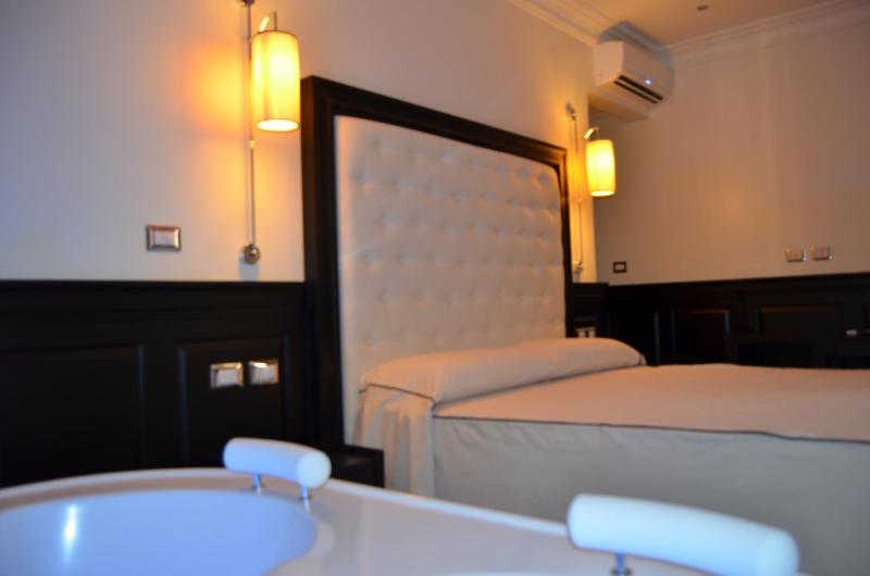 Royal Suite image 2