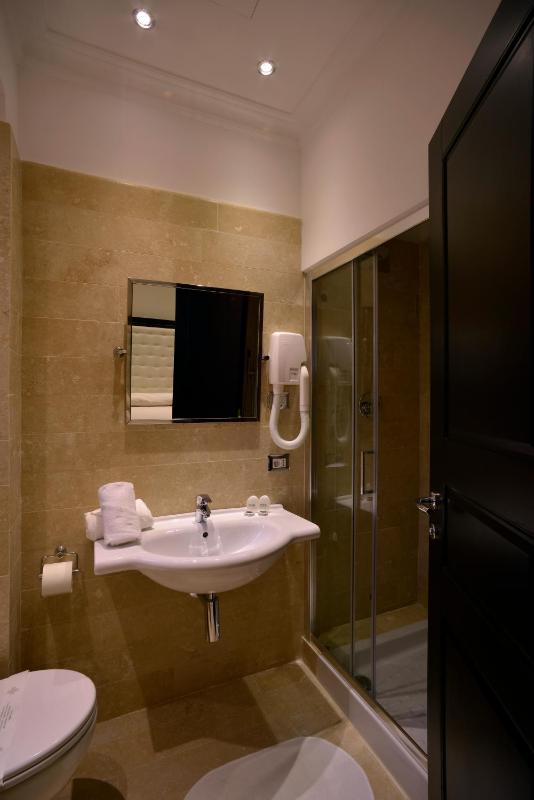 Deluxe Double Room image 2