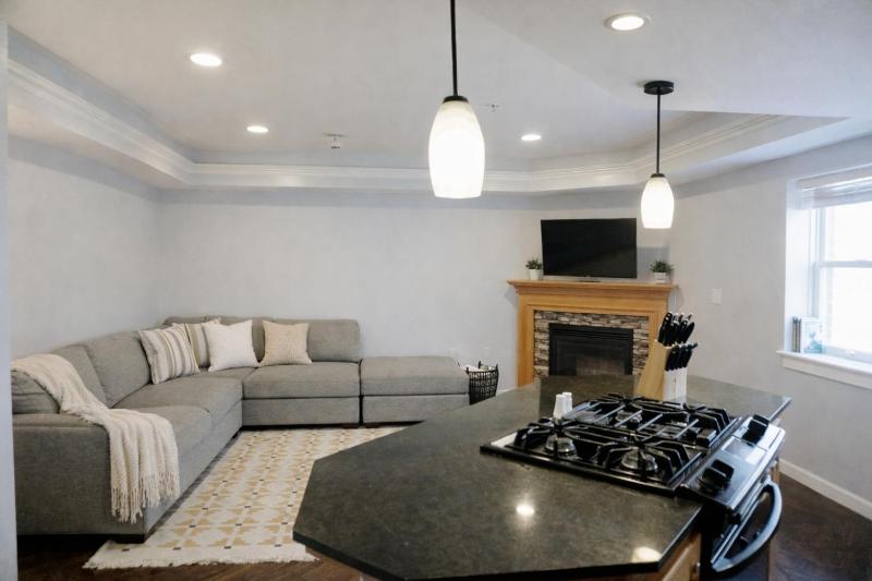 City Haven: Modern 1-Bedroom - image 8