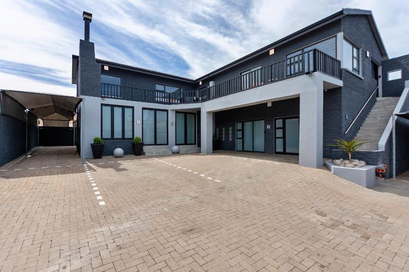 Grey Luxury Accommodation Langebaan - image 4