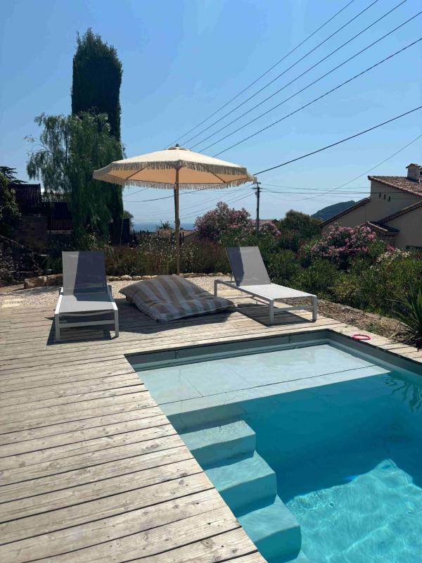 Family house with pool and sea view - image 18