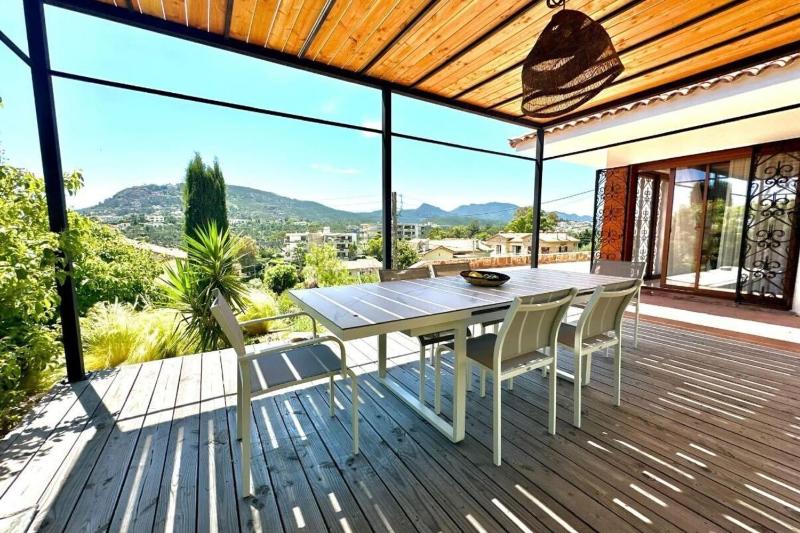 Family house with pool and sea view - image 13