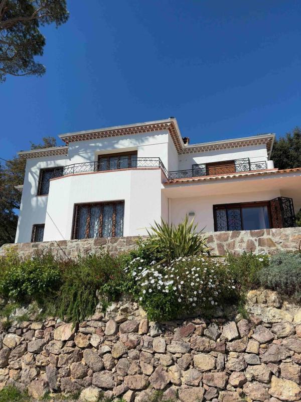 Family house with pool and sea view - image 12