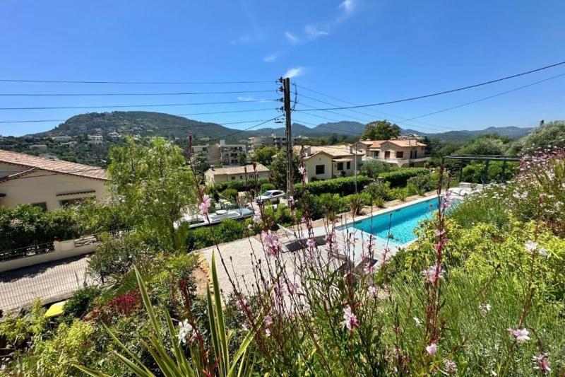 Family house with pool and sea view - image 33