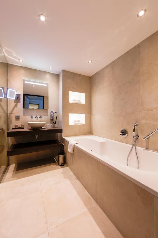Superior Twin Room image 2