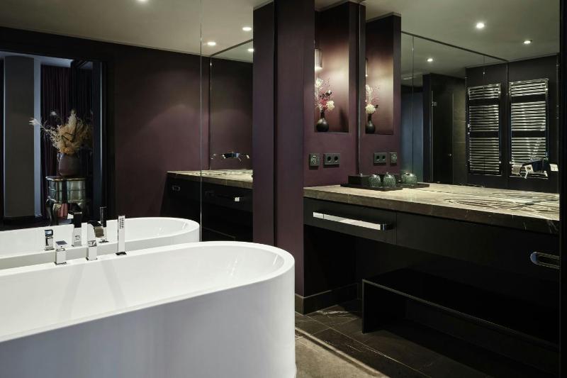 Roomers Frankfurt Central Autograph Collection - image 10
