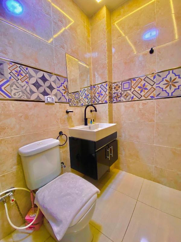 Crown pyramids hotel - image 2