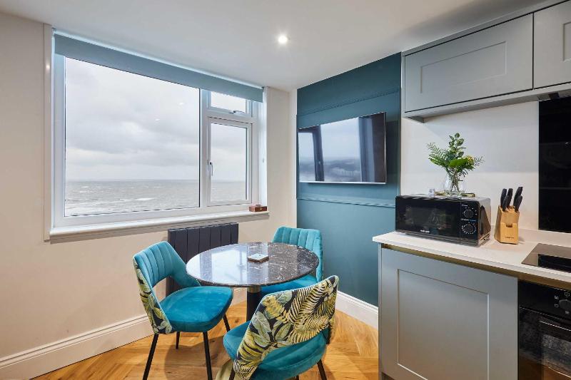 Host and Stay - The Seaview Lookout - image 3