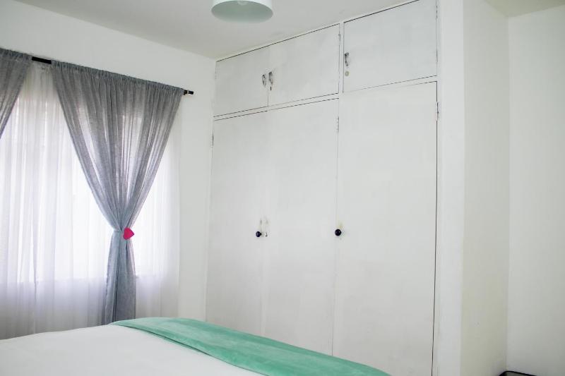 Centrally Located 1 Bedroom Apartment - 2361 - image 14