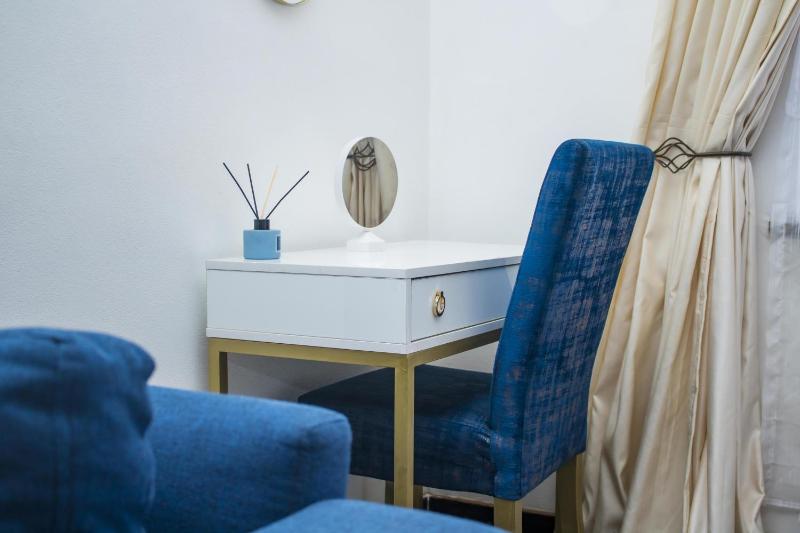 Centrally Located Studio Apartment - 2363 - image 9