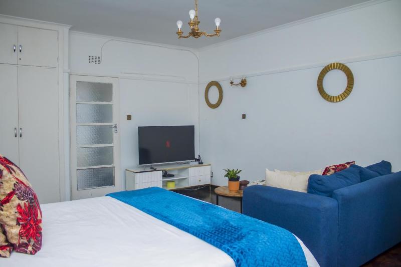 Centrally Located Studio Apartment - 2363 - image 10