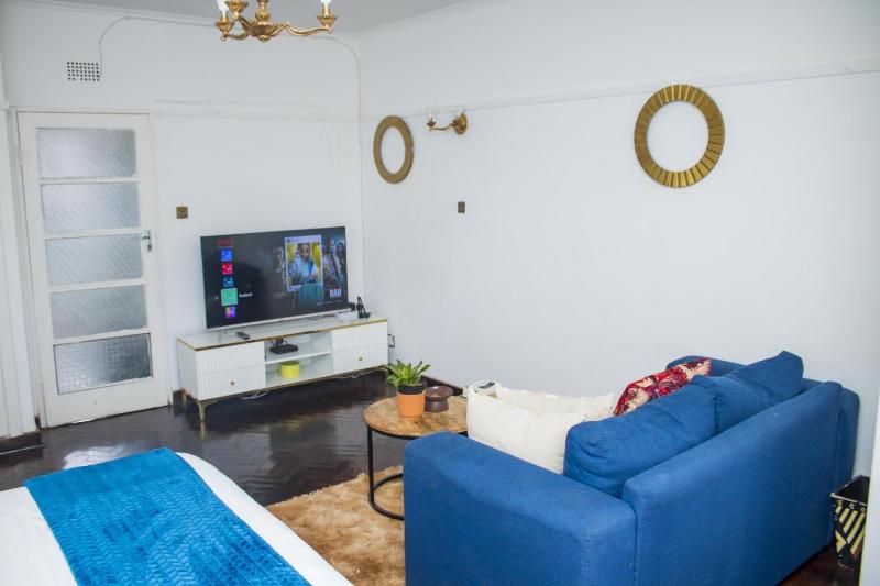 Centrally Located Studio Apartment - 2363 - image 12