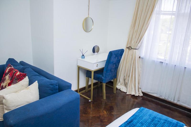 Centrally Located Studio Apartment - 2363 - image 13