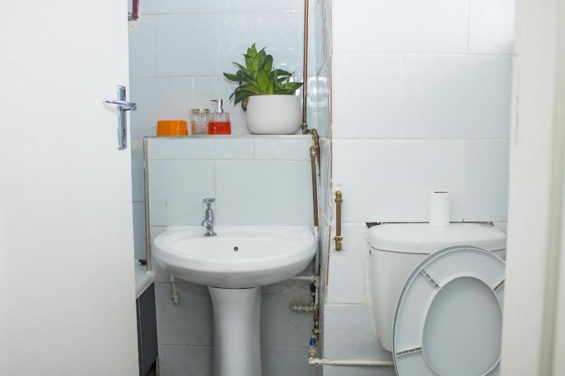Centrally Located Studio Apartment - 2363 - image 4