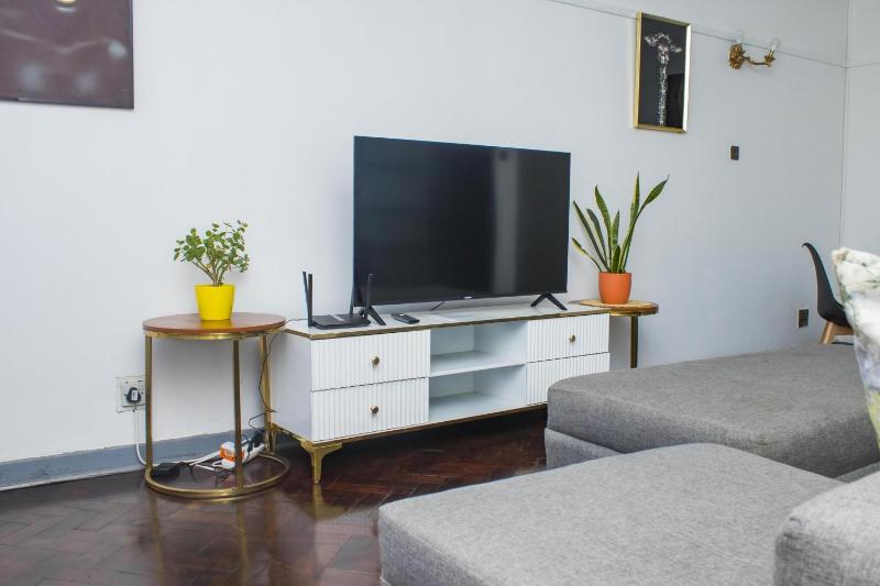 Centrally Located 1 Bedroom Apartment - 2365 - image 1