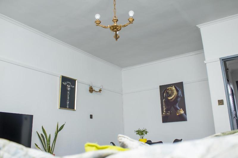 Centrally Located 1 Bedroom Apartment - 2365 - image 11
