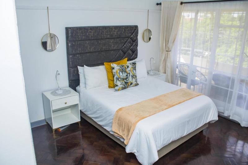 Centrally Located 1 Bedroom Apartment - 2365 - image 4