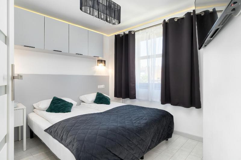 Charming Apartments in Sopot with Parking by Noclegi Renters - image 5
