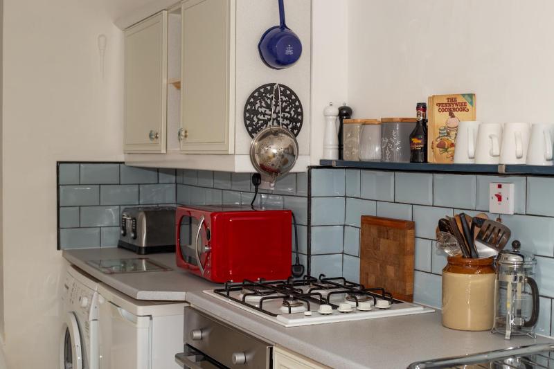 Half Moon House - Timeless Charm with Sea Views - image 27