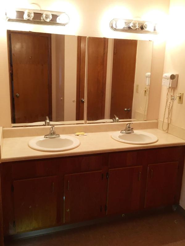Deluxe King Suite image 3