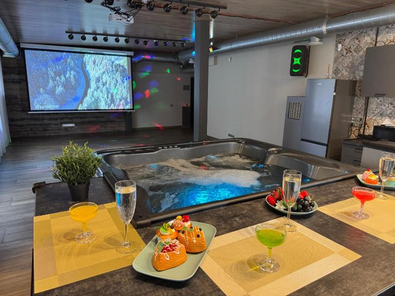 Grand apartment with SPA and Cinema - image 9