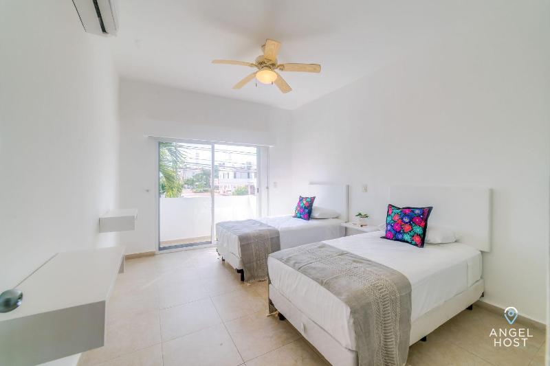 Walk to 5th Ave & Beach - Pools Balcony & Parking - image 23