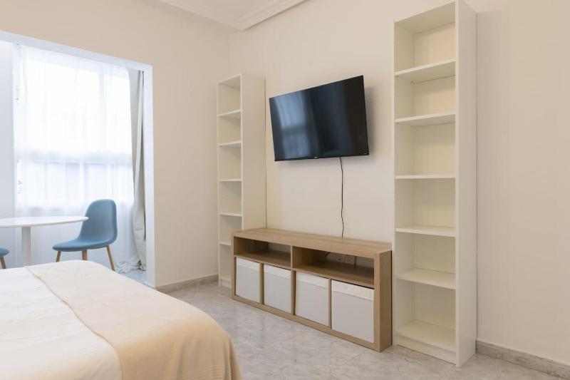 Urban Oasis Minimal Design A.C. Perfect Location - image 16