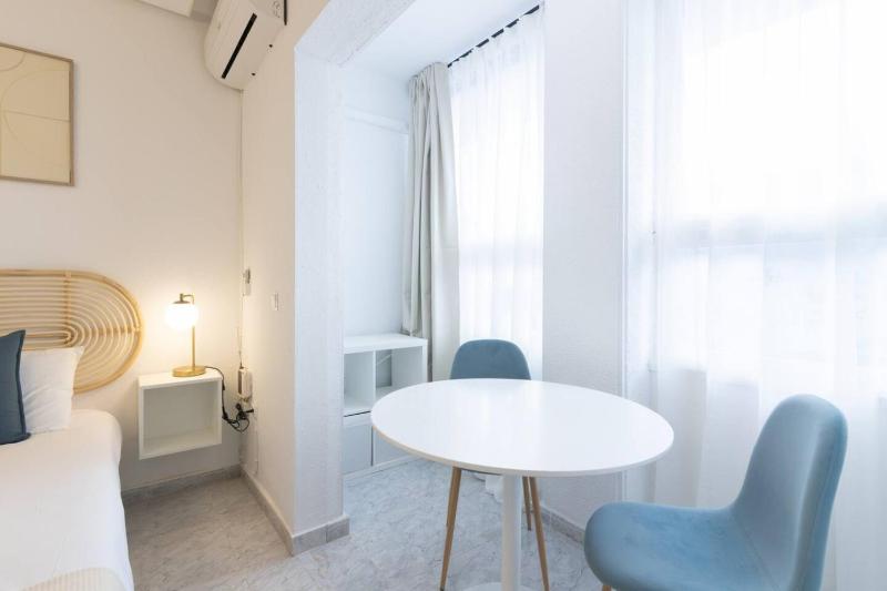 Urban Oasis Minimal Design A.C. Perfect Location - image 3