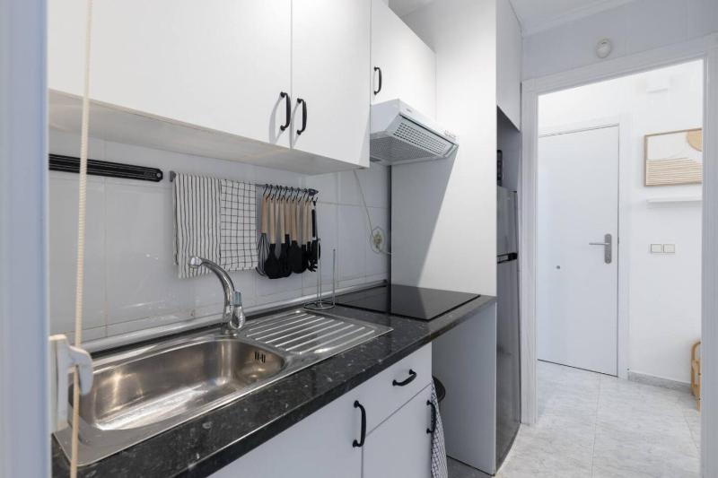 Urban Oasis Minimal Design A.C. Perfect Location - image 6