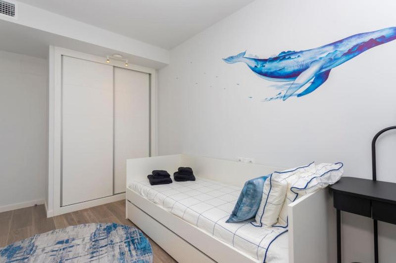 Modern Luxury Sea View Terrace Heated Pool Gym - image 14