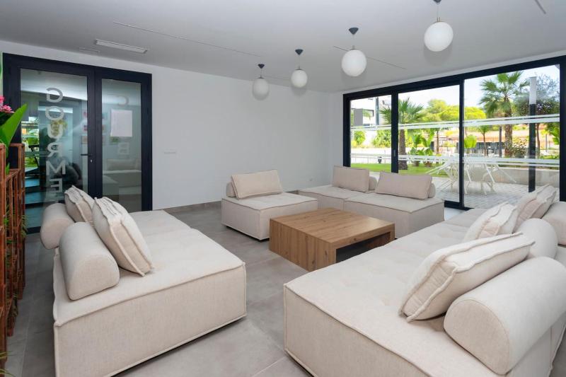 Modern Luxury Sea View Terrace Heated Pool Gym - image 9