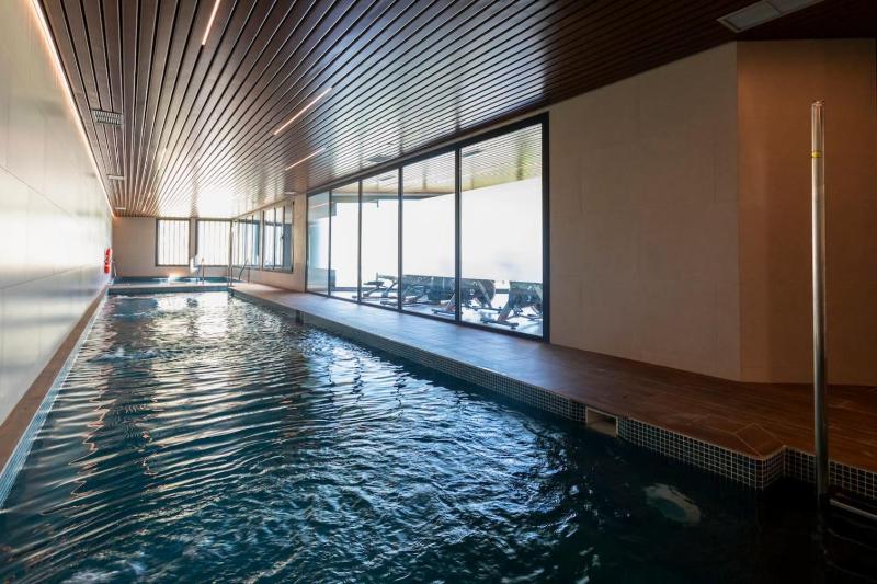 Modern Luxury Sea View Terrace Heated Pool Gym - image 13