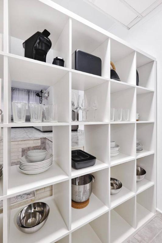 Modern Coastal Apartment Newly Renovated WiFi A.C - image 9