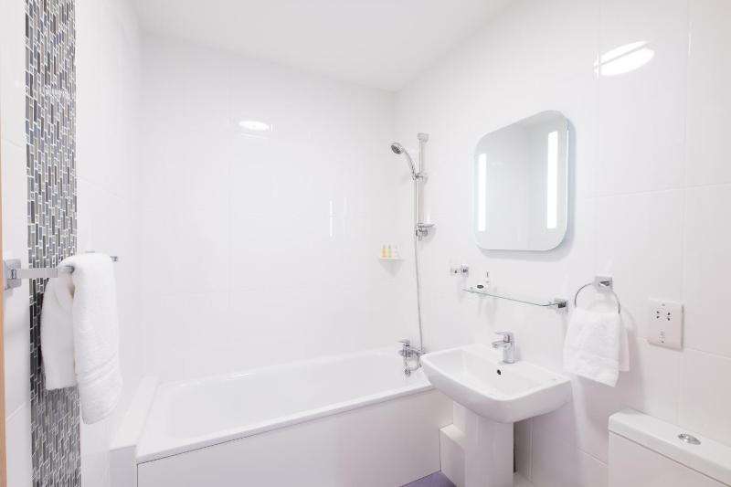 Single Room with Bath image 2