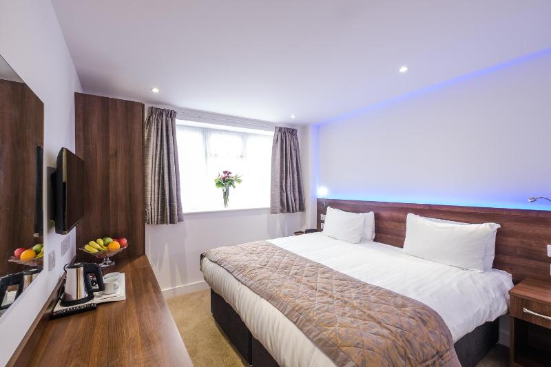 Double or Twin Room image 3