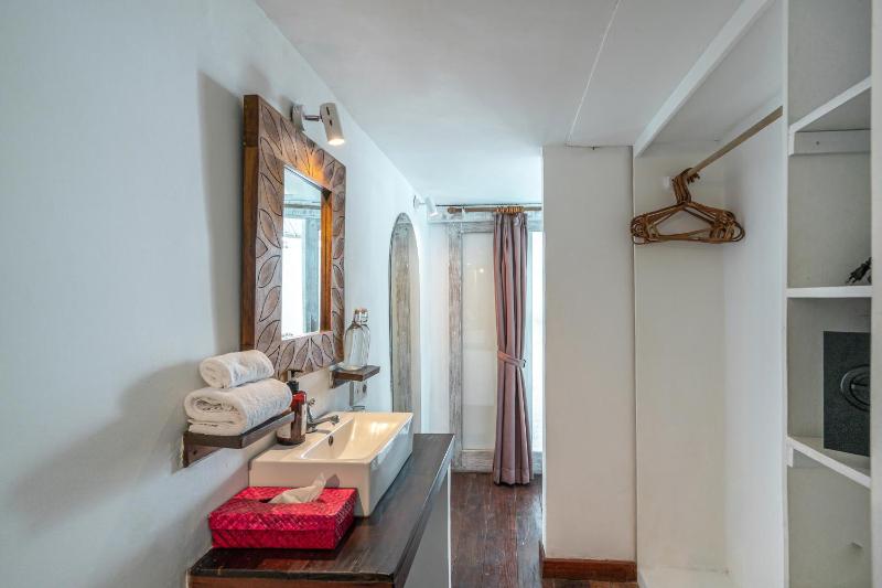 Villa Laksmana Hideaway 2 - Surrounded by water- 2bd villa with fantastic pool! - image 21