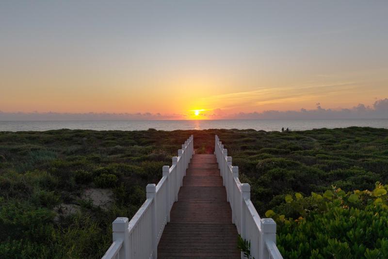 8242 Breakers Blvd home - image 23