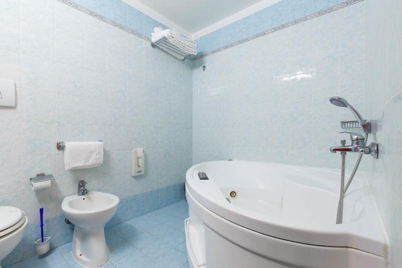 Comfort Triple Room image 4