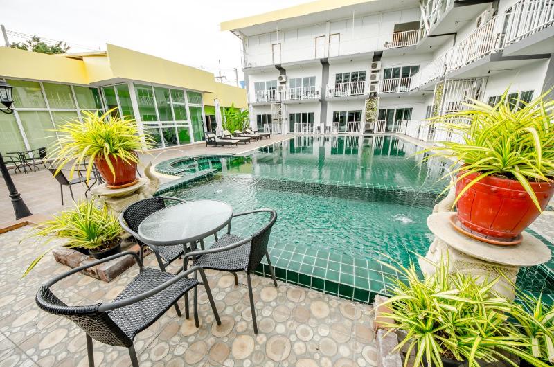 Anantra Pattaya Resort - image 1