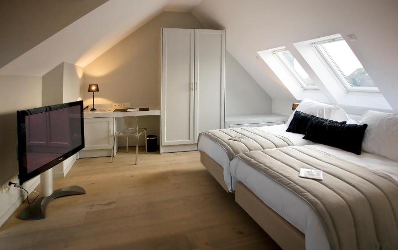 Deluxe Double Room image 2