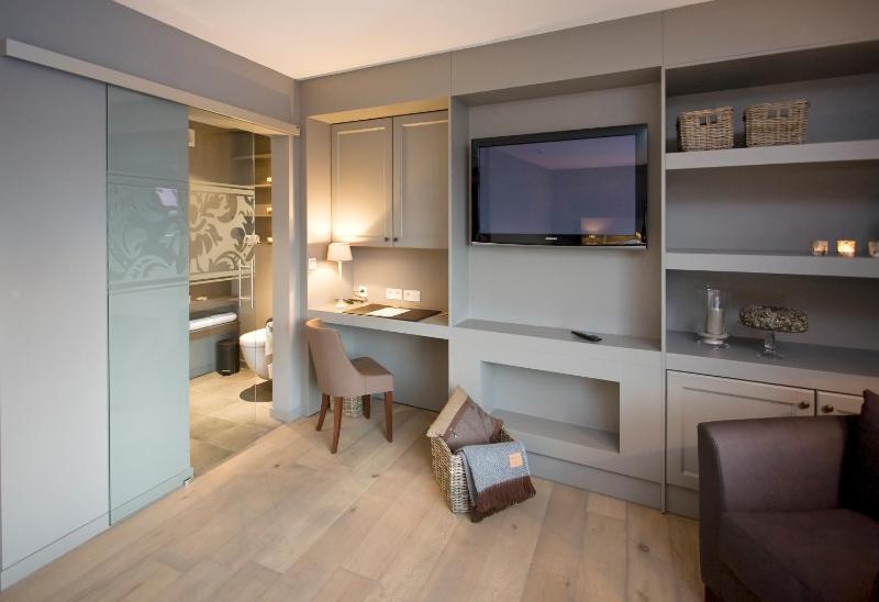 Deluxe Twin Room image 2